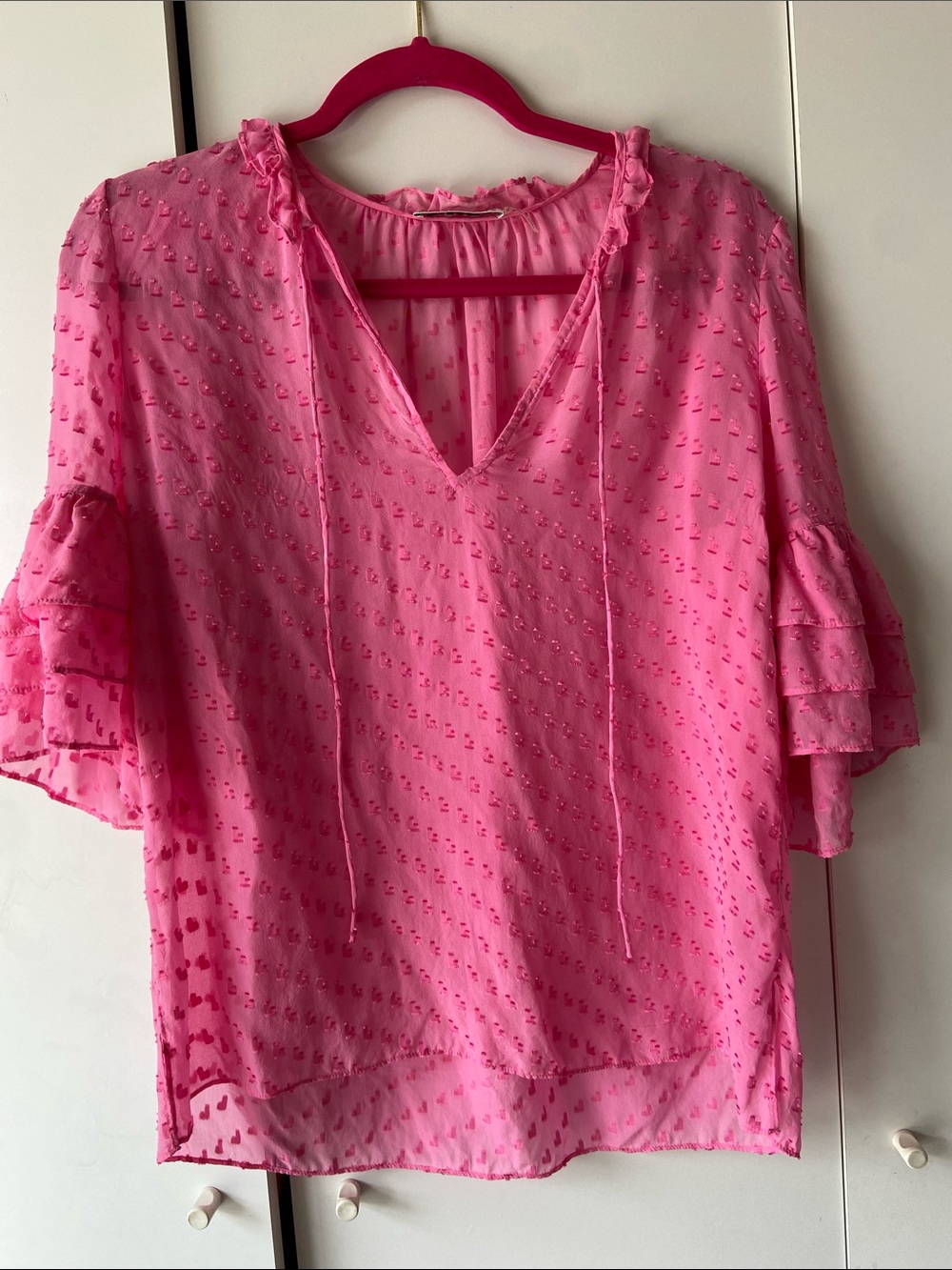 Alice + Olivia Pink Ruffle Sleeve V-Neck Blouse